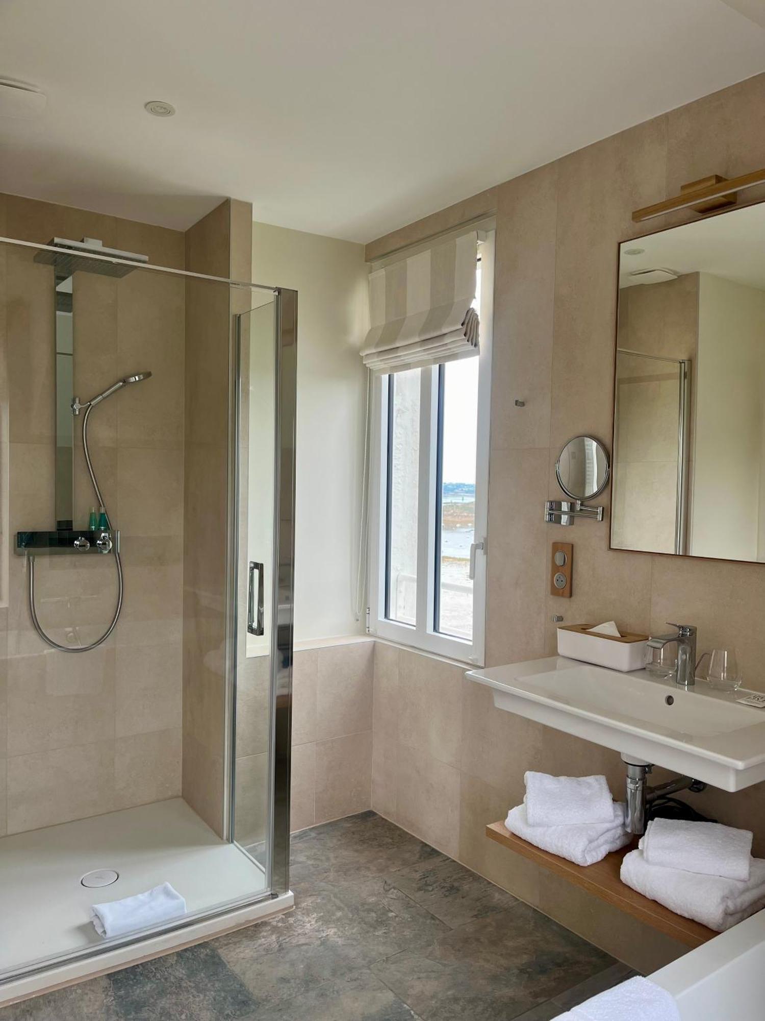 Logis Hotel De Carantec Eksteriør bilde