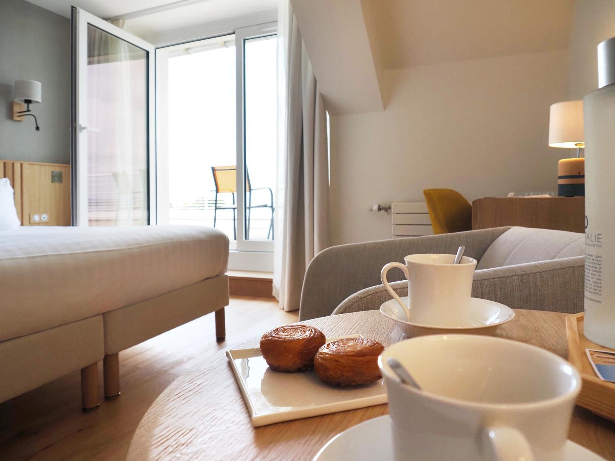 Logis Hotel De Carantec Eksteriør bilde